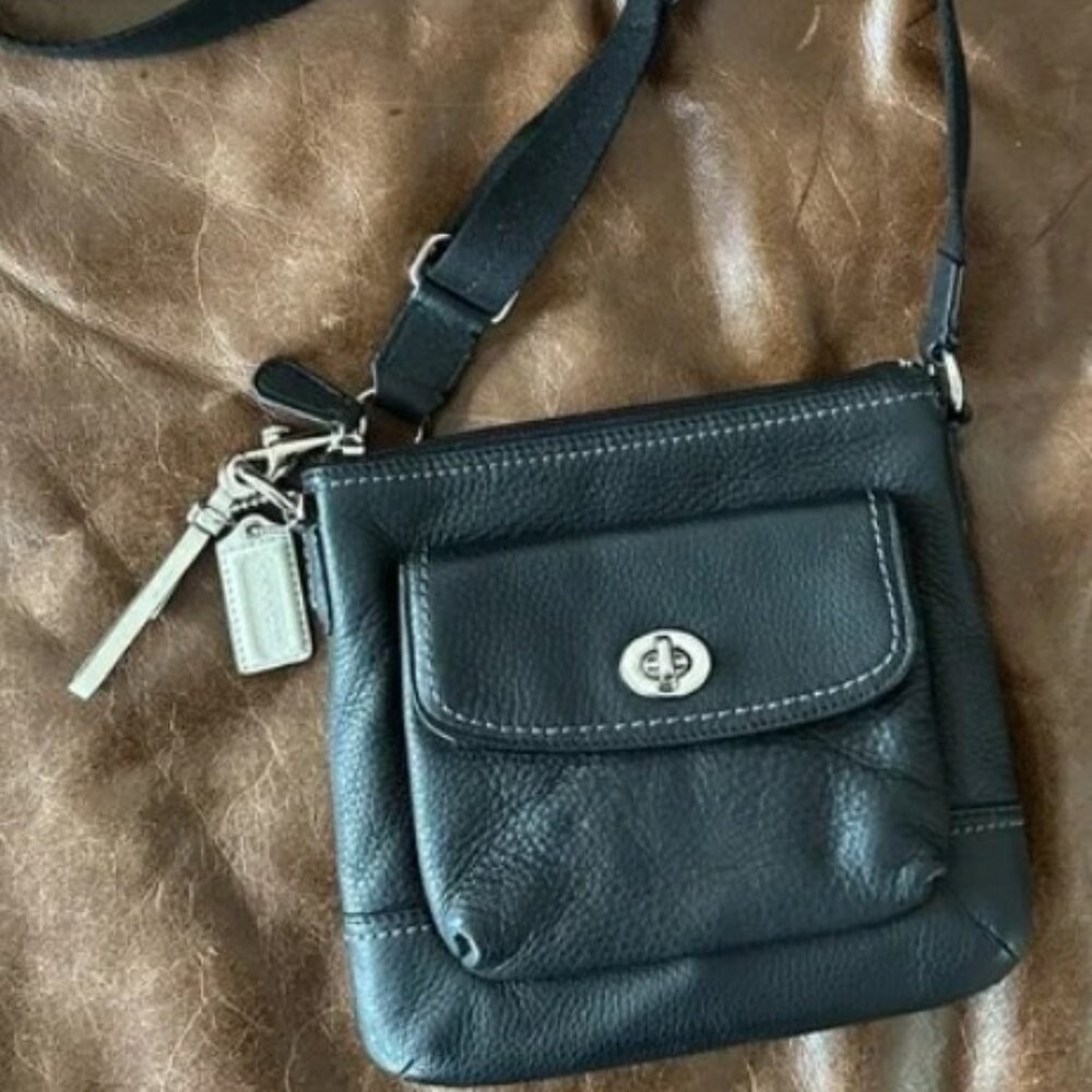 Coach Park Leather Swingpack F49170 Black Crossbody Purse